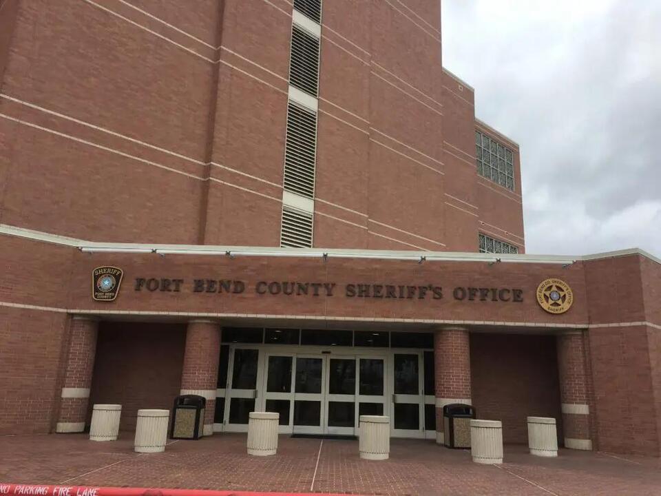 Fort Bend Sheriff’s Office warns of scammers impersonating deputies, asking for money
